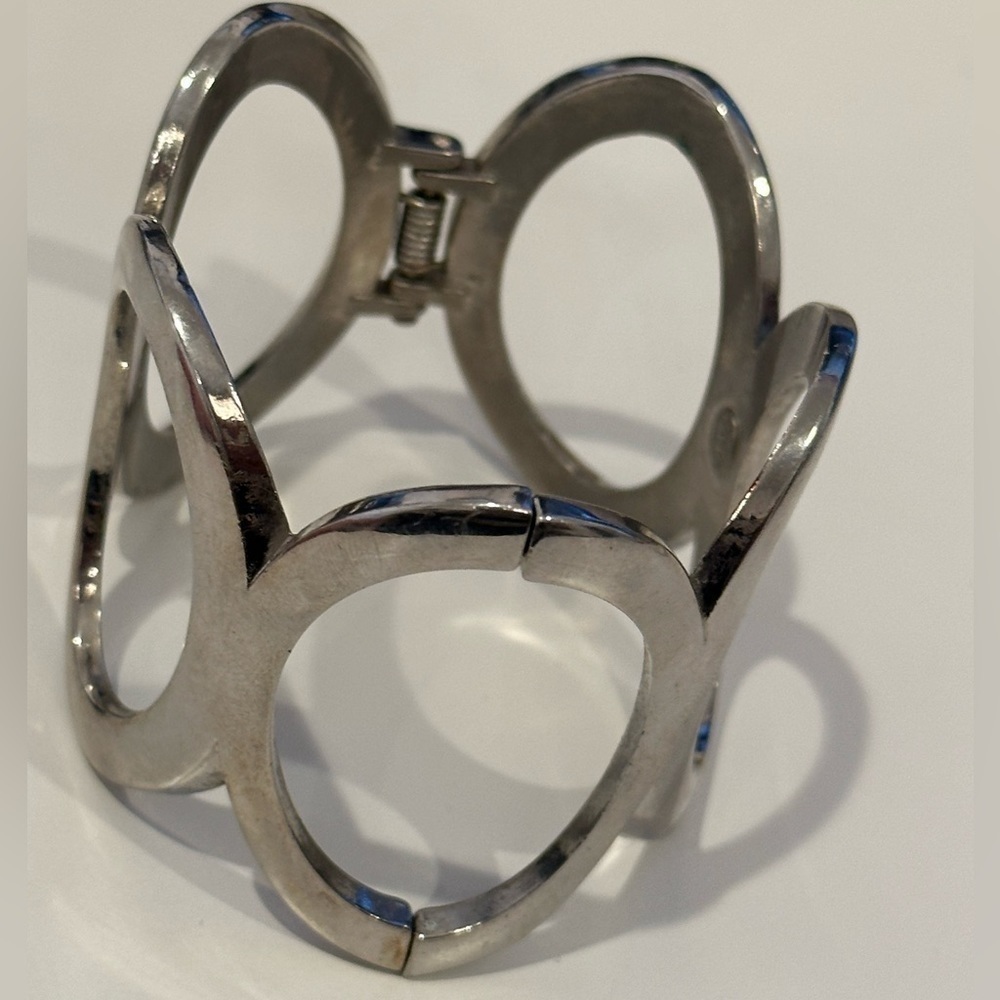 Premier Design (marking) Wide hinged cuff bracelet in silver - Picture 2 of 6